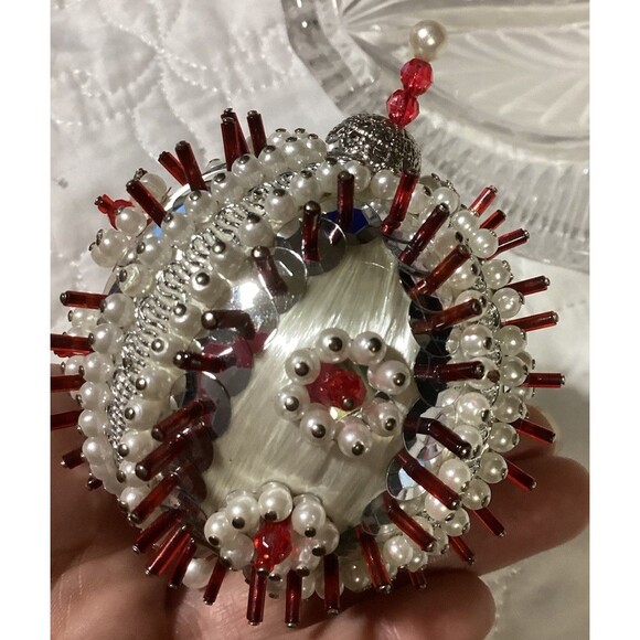 Sequin Beaded Push Pin 4 Christmas Ornaments Beautiful Red Silver & Green Balls - Picture 15 of 16